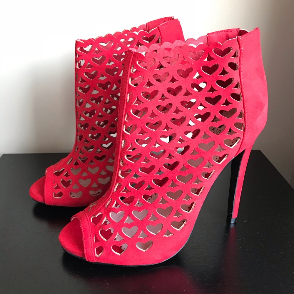 Madison By ShoeDazzle Red Hearts Monica Heels